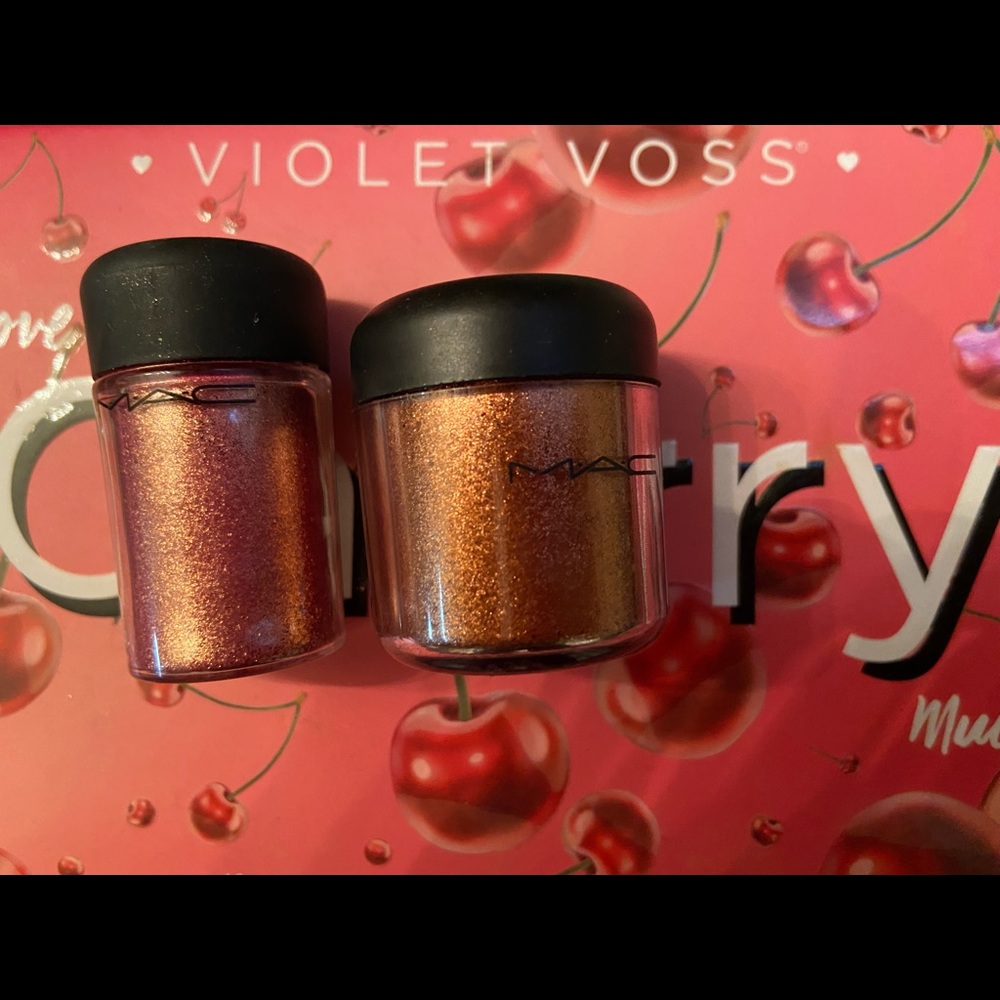 MAC loose eye shadow